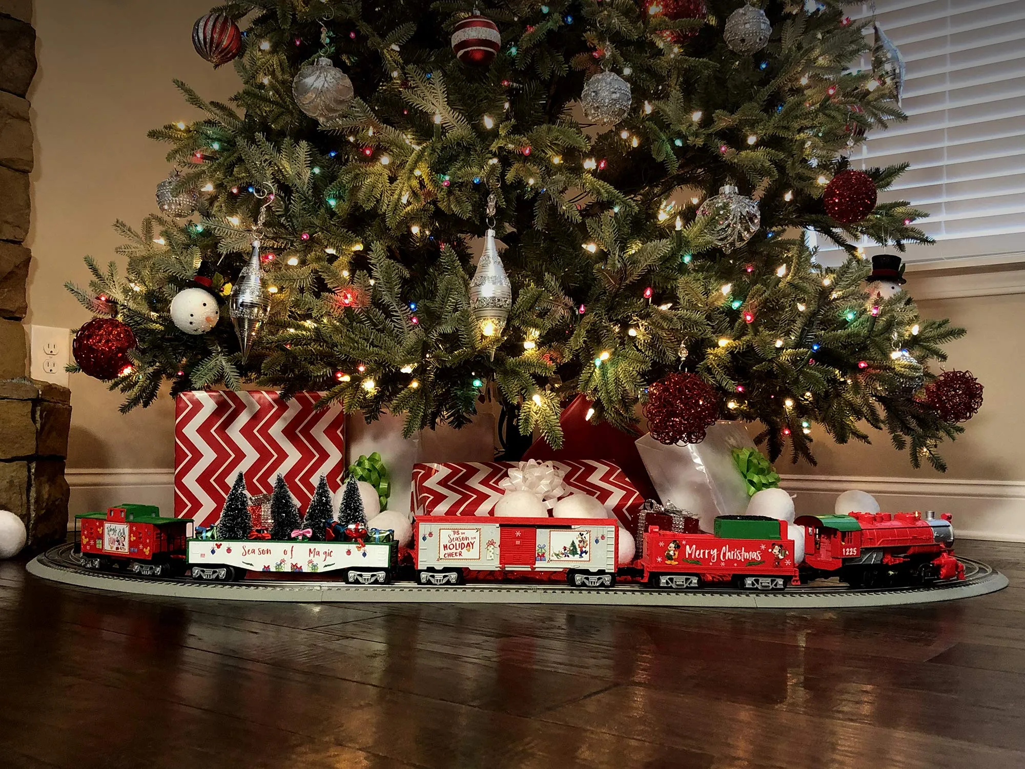 Magical Journey Christmas Train Set: Remote & Bluetooth Enabled for Festive Disney Celebrations