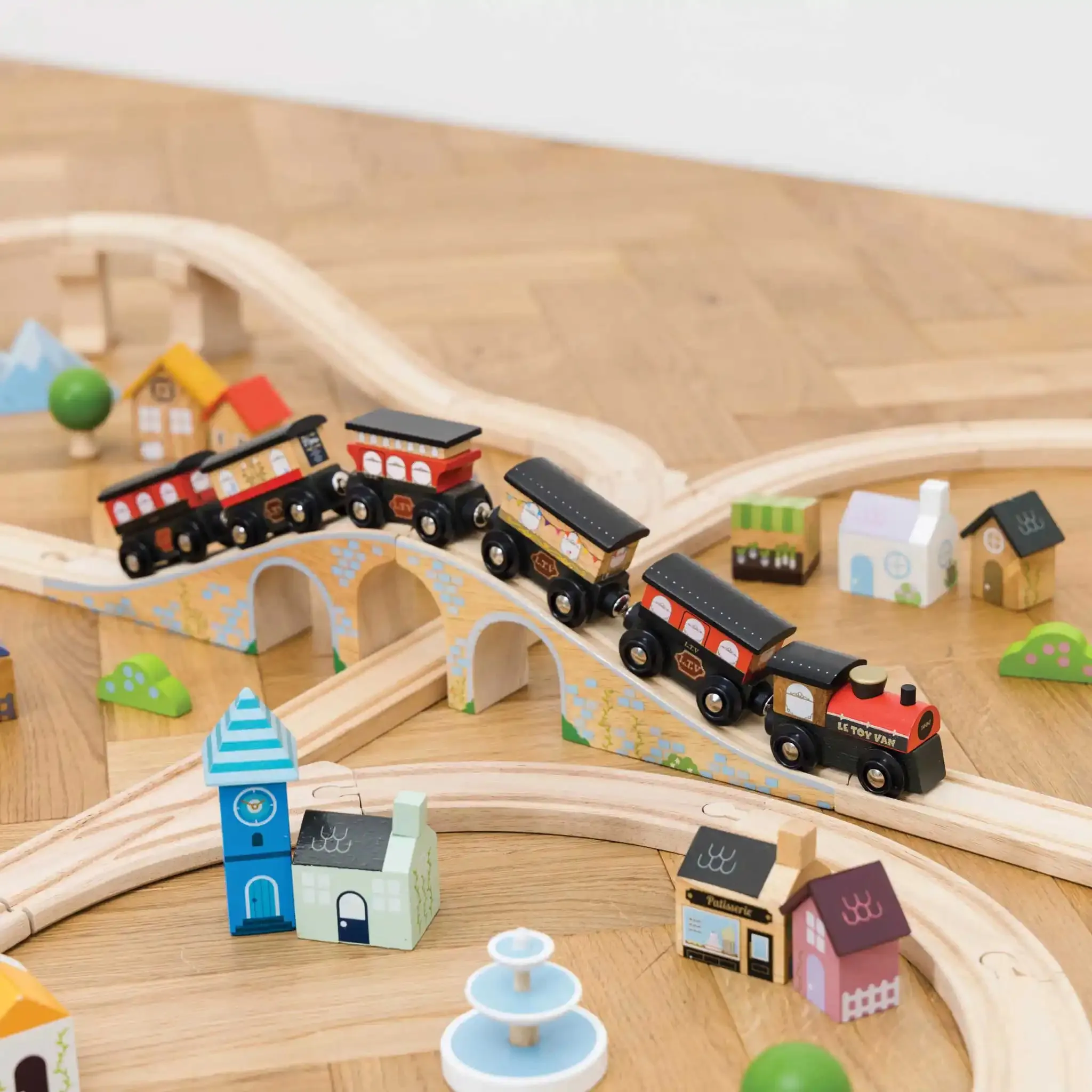 Royal Express Railway Train Set