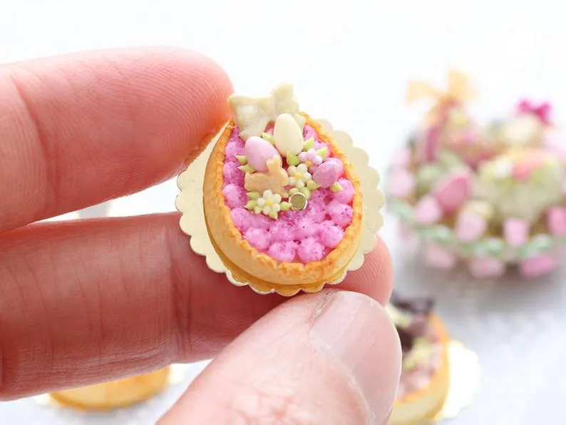White Chocolate Cream Tarte – Egg-Shaped decorated with Easter Eggs, Bunny, Blossoms